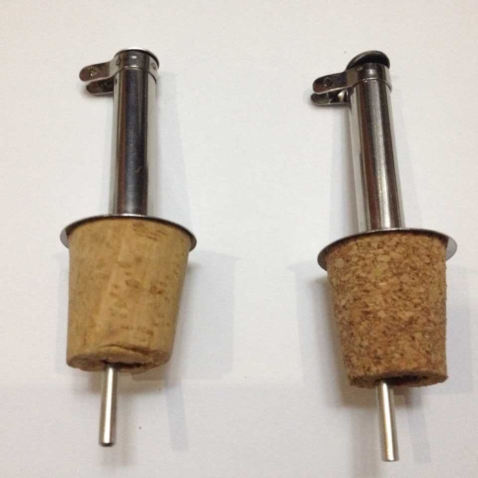 Best Selling Stainless Steel Pourer with Cork for Ceramic/Olive Oil bottle