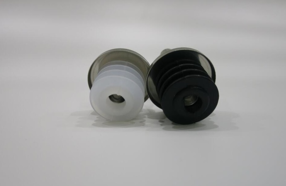 Factory Wholesale 304/201 Stainless Steel Pourer Spout with TPE/Silicon Stopper and Cap