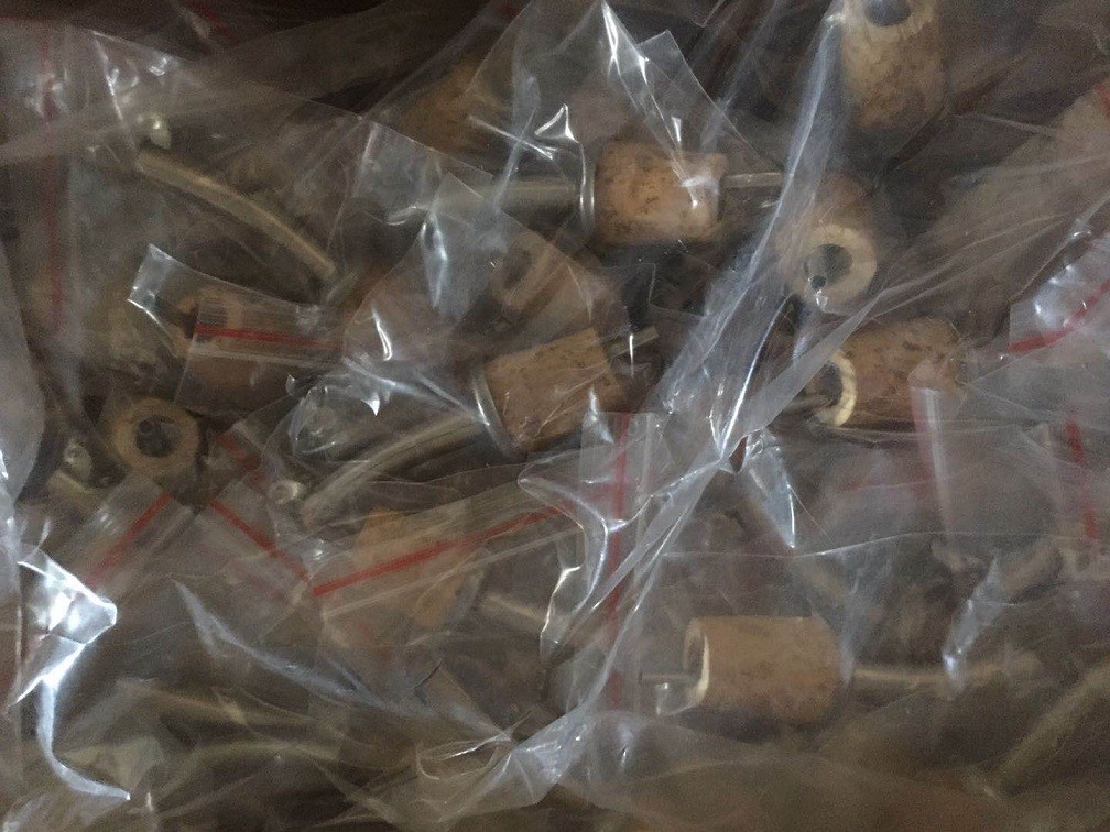 Hot sell stainless steel oil pourer spout with nature cork stopper