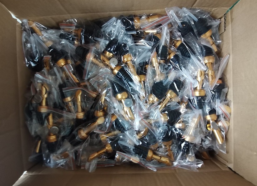 Oil Pourer Weighted Spouts Silver or Golden Color for the Olive Oil Bottle