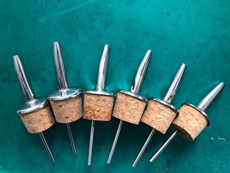 Wholesale Price 304 Stainless Steel Pourer Spout with Cork Stopper for 27.5mm bottle