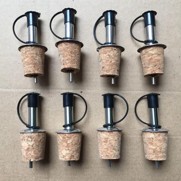 Wholesale Stainless Steel Liquid Pourer for Olive Oil Wine with Stainless Steel Cap, Good Quality and Competitive Price